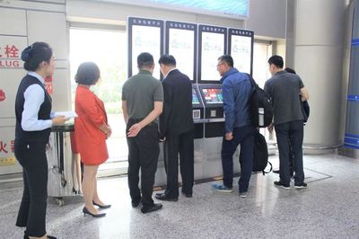 山西省旅发委副主任王琳深入一线志愿服务 助力旅游咨询工作